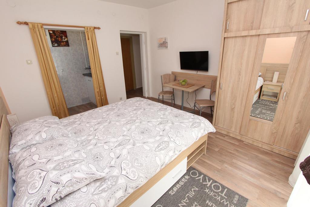 Apartments And Room Eva Ρόβινι Εξωτερικό φωτογραφία