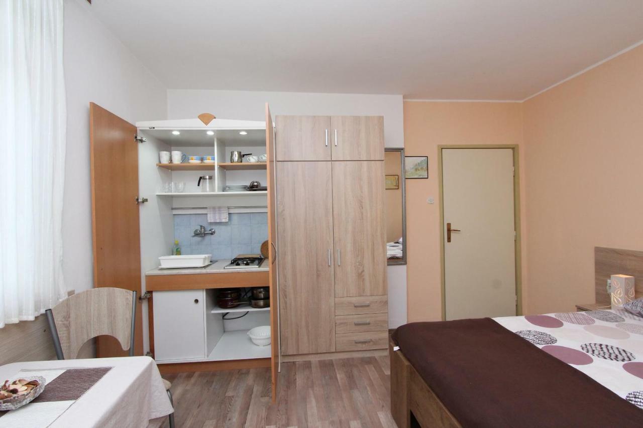 Apartments And Room Eva Ρόβινι Εξωτερικό φωτογραφία